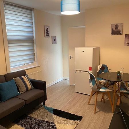 Excellent And Amazing Apartment With Private Parking Джиллингем Экстерьер фото