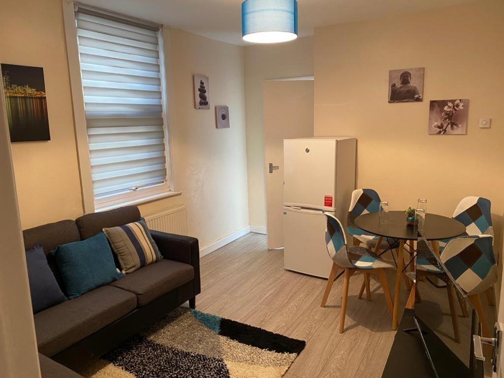 Excellent And Amazing Apartment With Private Parking Джиллингем Экстерьер фото