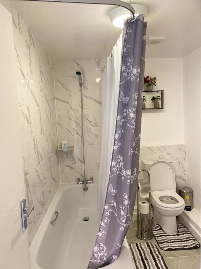 Excellent And Amazing Apartment With Private Parking Джиллингем Экстерьер фото