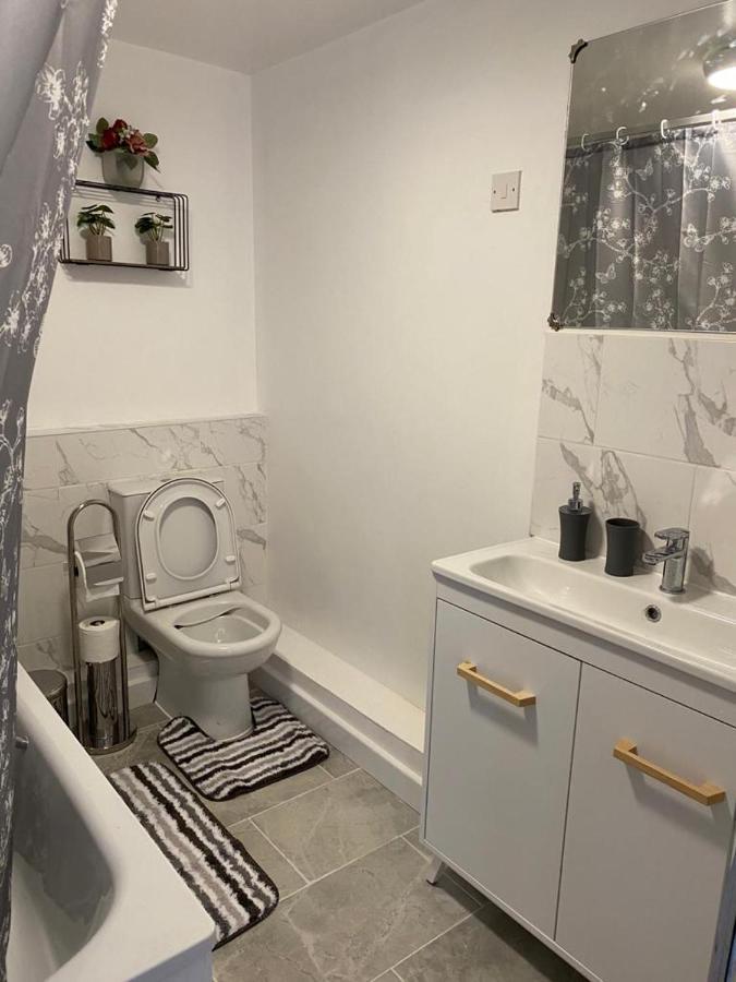 Excellent And Amazing Apartment With Private Parking Джиллингем Экстерьер фото